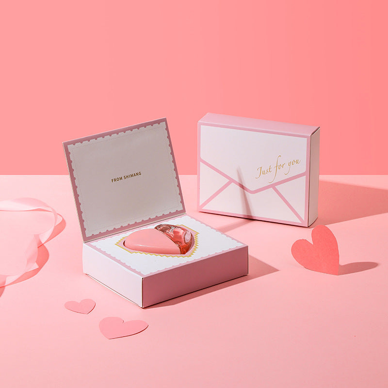 First Love Paris – The Scent of a First Glance